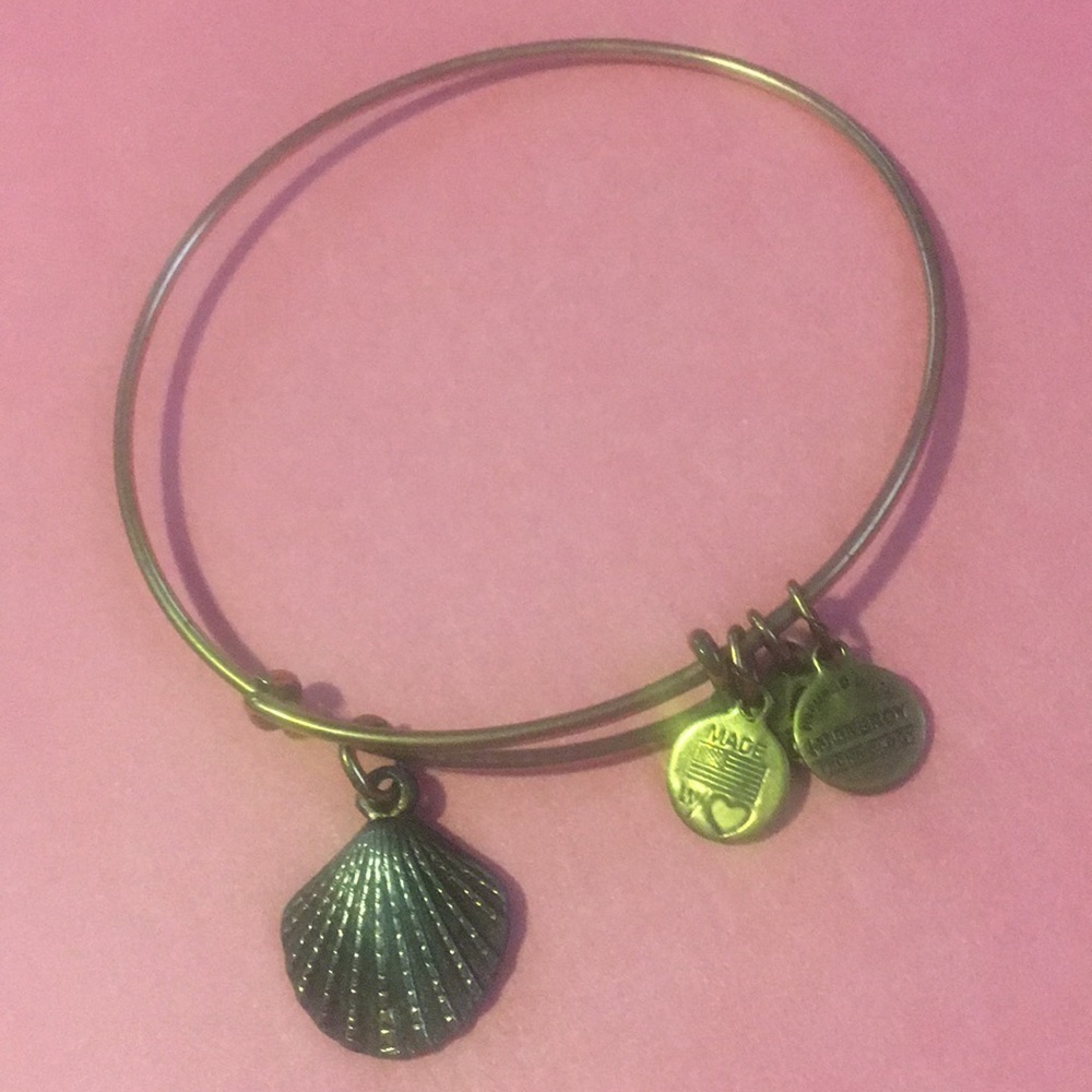 ⭐️6 for $35- Mix & Match⭐️ Seashell Alex and Ani bangle